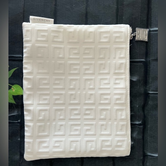 New Givenchy Parfums White Cosmetics Bag - Picture 2 of 5